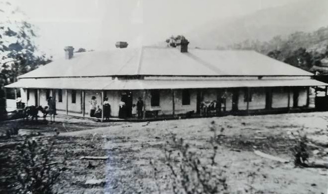 107 The Washington Hotel Lobbs Hole 1890 to 1918.jpg