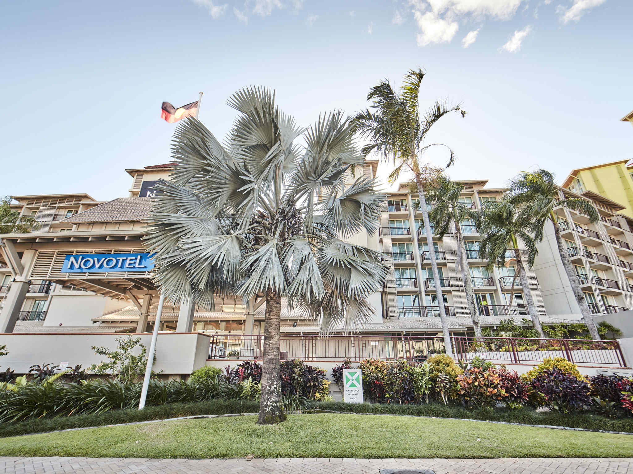 novotel-cairns-front